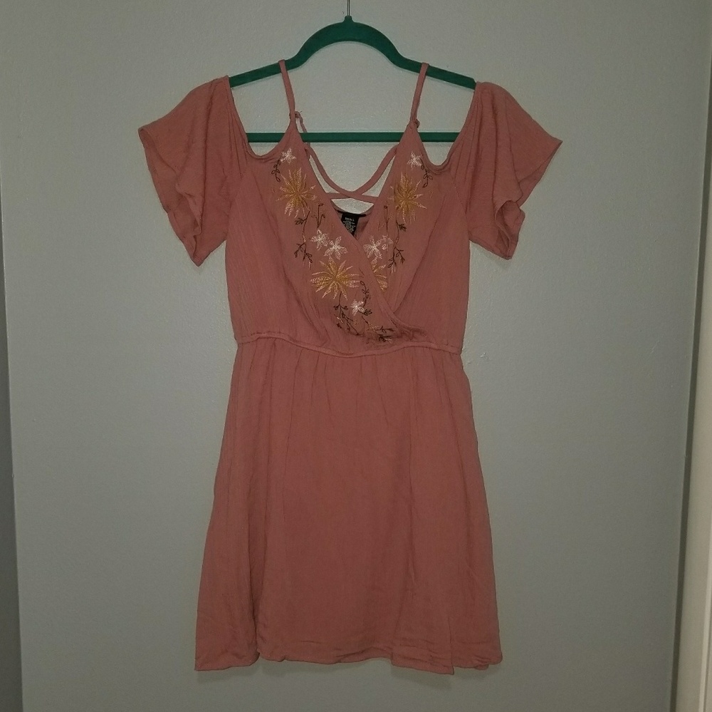 Cold shoulder lattice front sundress